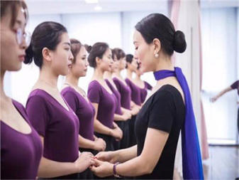 形象禮儀與社交禮儀 專業(yè)商務(wù)禮儀服務(wù)的雙重基石
